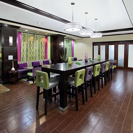 Hampton Inn Beeville-3