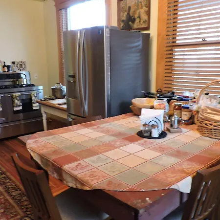 South Broadway Manor B&B - Near Fallingwater, Ohiopyle State Park, Hiking & Biking Trails Gap-2