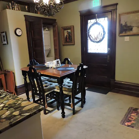 South Broadway Manor B&B - Near Fallingwater, Ohiopyle State Park, Hiking & Biking Trails Gap-3