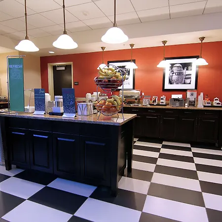 Hampton Inn & Suites Grand Forks-2