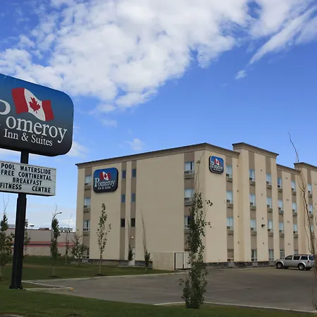 Pomeroy Inn And Suites Dawson Creek-2