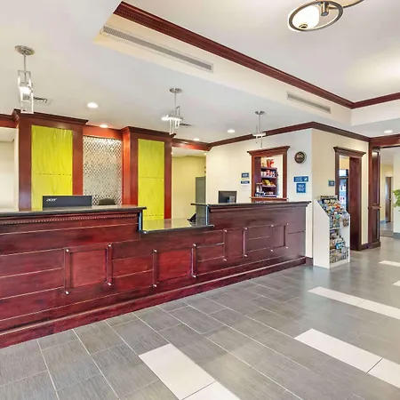Best Western Plus Pratt-3