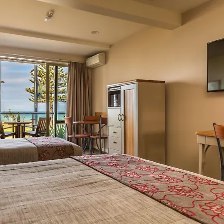Pebble Beach Motor Inn-3