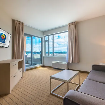 Comfort Inn & Suites-3