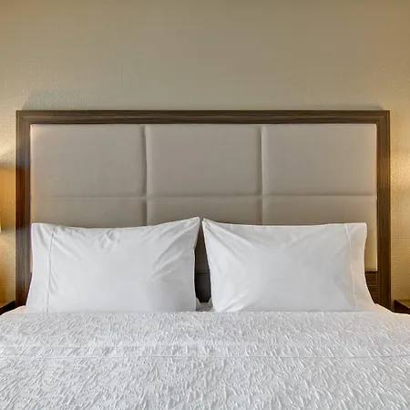 Hampton Inn & Suites By Hilton Saskatoon Airport-2