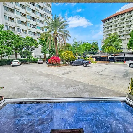 Mermaid Beach Resort - 100M To Beach, Saltwater Pool & Beergarden-3