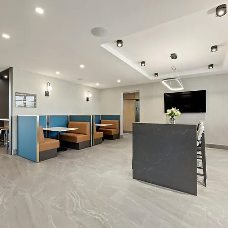 Sandman Signature Winnipeg Airport Hotel & Suites-2