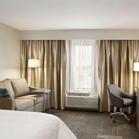 Hampton Inn & Suites Minooka-2