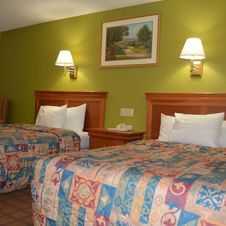 Bloomer Inn & Suites-2