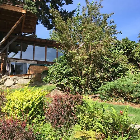 Cottage Lake Bed And Breakfast-3