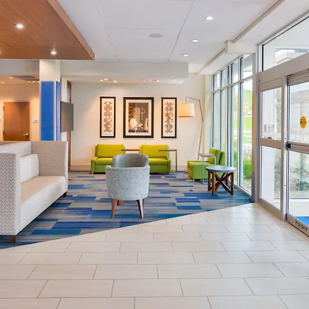 Holiday Inn Express & Suites Madison By Ihg-3