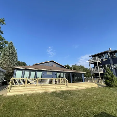 Lake Bluff Inn And Suites-3
