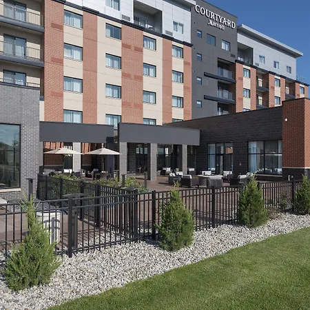 Courtyard By Marriott Mt. Pleasant At Central Michigan University-3