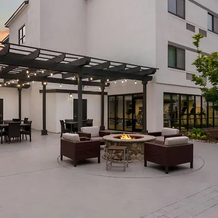 Courtyard Charlotte Airport North-2