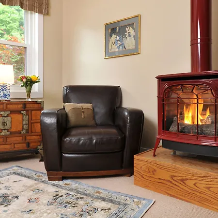 1795 Acorn Inn Bed And Breakfast-3