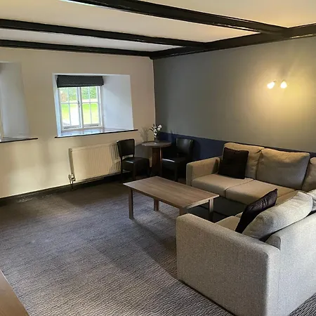 Cwrt Bleddyn Hotel & Spa-3