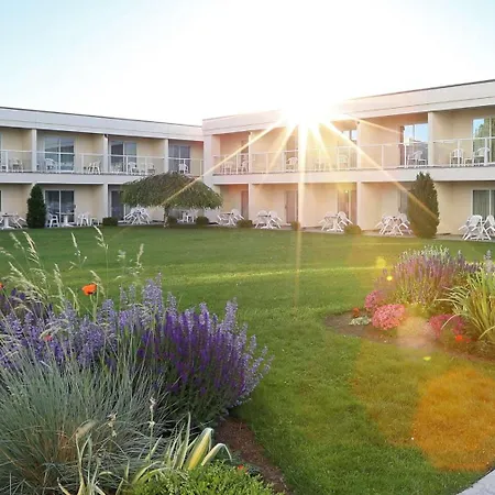 Best Western Plus Kelowna Hotel & Suites-3