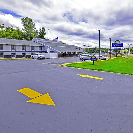 Days Inn & Suites By Wyndham Wisconsin Dells-3