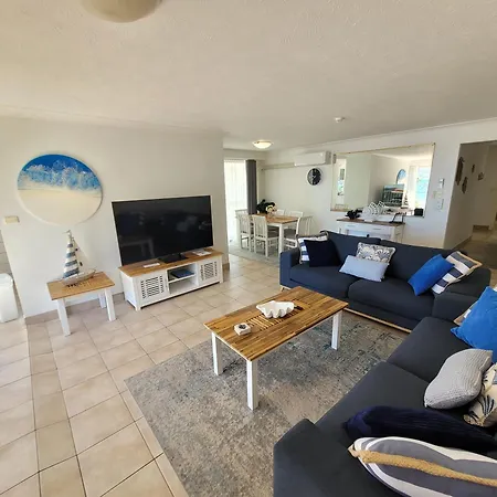 Surfers Chalet-2