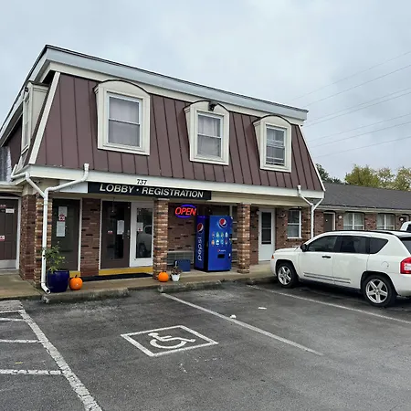 Country Club Inn & Suites-2