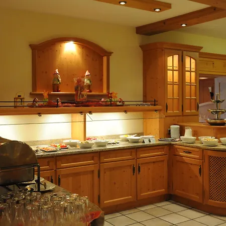 Hotel & Restaurant Post-3