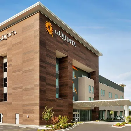 La Quinta Inn & Suites By Wyndham Burlington-2