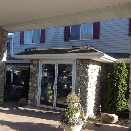Super 8 By Wyndham St. Ignace-2