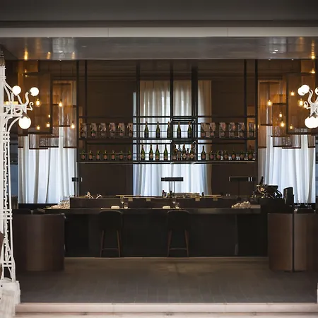 Kozmo Hotel Suites & Spa - Small Luxury Hotels Of The World-3