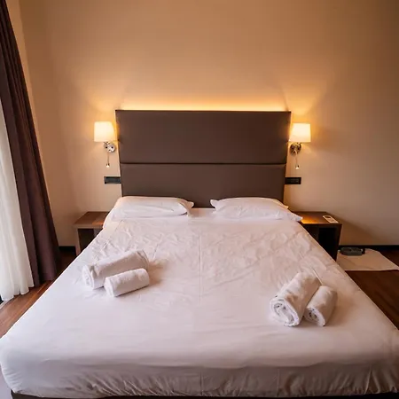Yachting Hotel Mistral-3