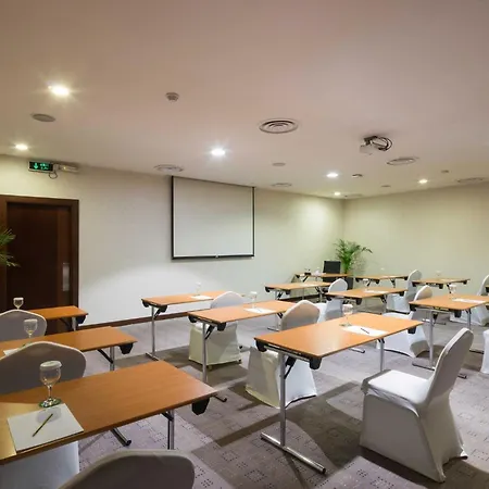 Holiday Inn Riyadh Al Qasr By Ihg-2