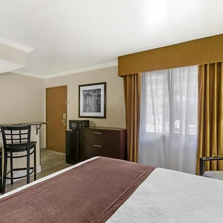 Best Western Innsuites Tucson Foothills Hotel & Suites-2