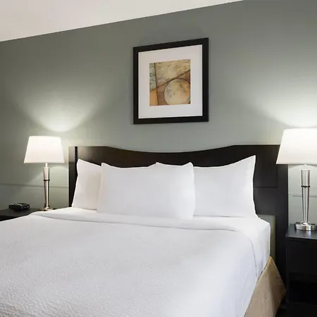 Ramada By Wyndham Saskatoon-2
