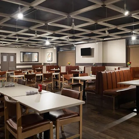 Ramada By Wyndham Saskatoon-3