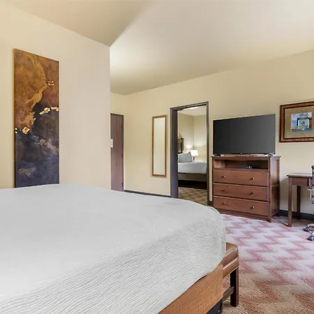 Best Western Plus Cimarron Hotel & Suites-3