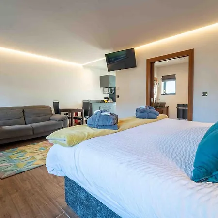 Antrim House Guest Rooms & Suites (Adults Only)-3