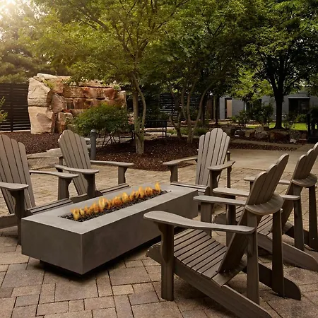 Courtyard By Marriott Hamilton-3