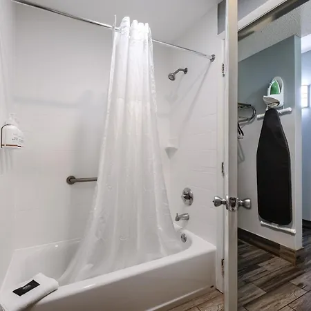 Baymont By Wyndham Louisville Airport South-3