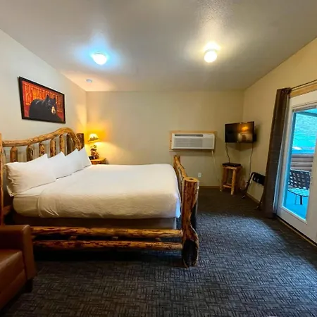 Riverfront Motel & Cabins-2
