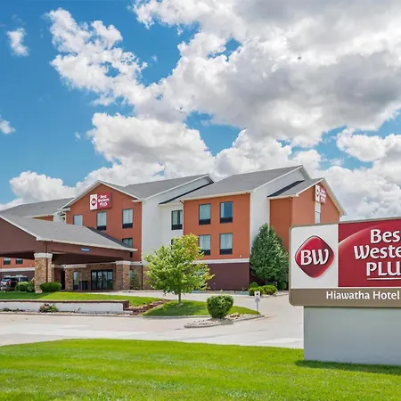 Best Western Plus Hiawatha Hotel-3