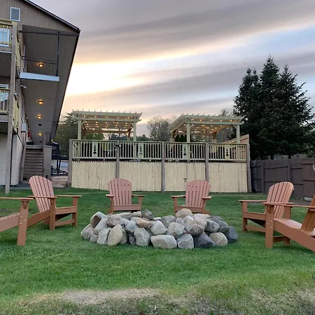 The Sundowner On Lake George-3