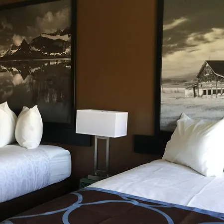 Super 8 By Wyndham Spruce Grove-3