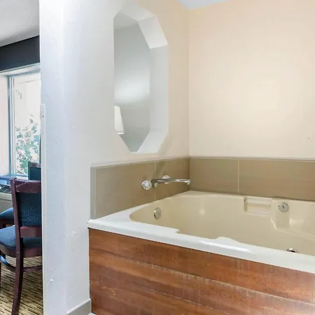 Comfort Inn & Suites Ashland-3