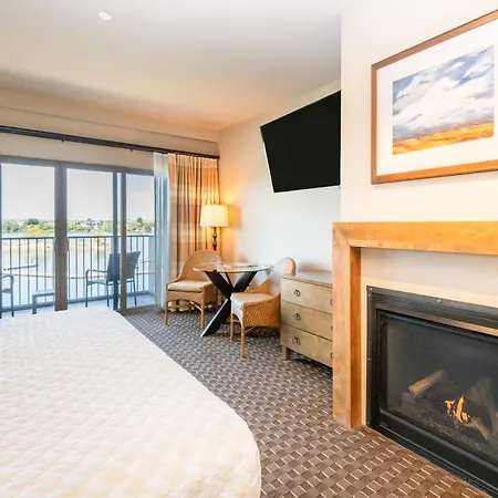 The Lodge At Columbia Point-3