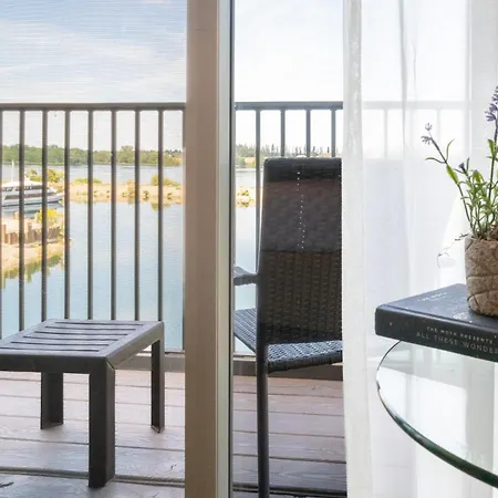 The Lodge At Columbia Point-2