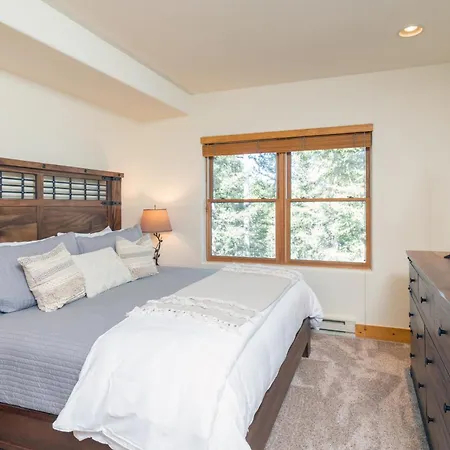 Bear Creek Lodge 303C Hotel Room-3