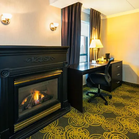 Comfort Hotel & Suites-2