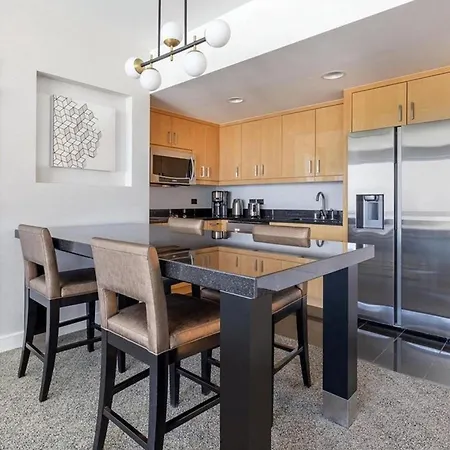 Suites At Elara Las Vegas Center Strip-No Resort Fees-3