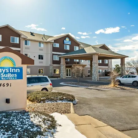 Days Inn & Suites By Wyndham Castle Rock-3