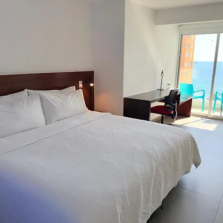 Garner Hotel Mazatlan Beach By Ihg-3