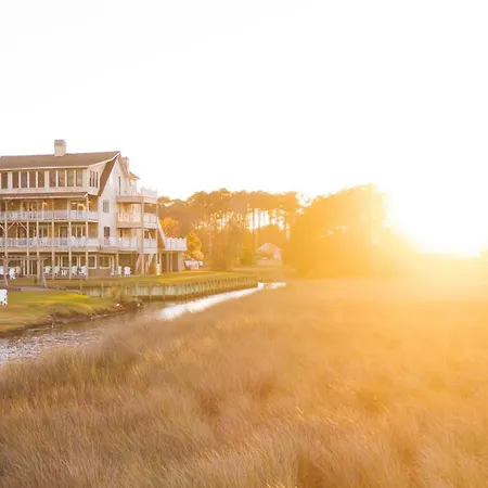 The Burrus House Inn Waterfront Suites-3